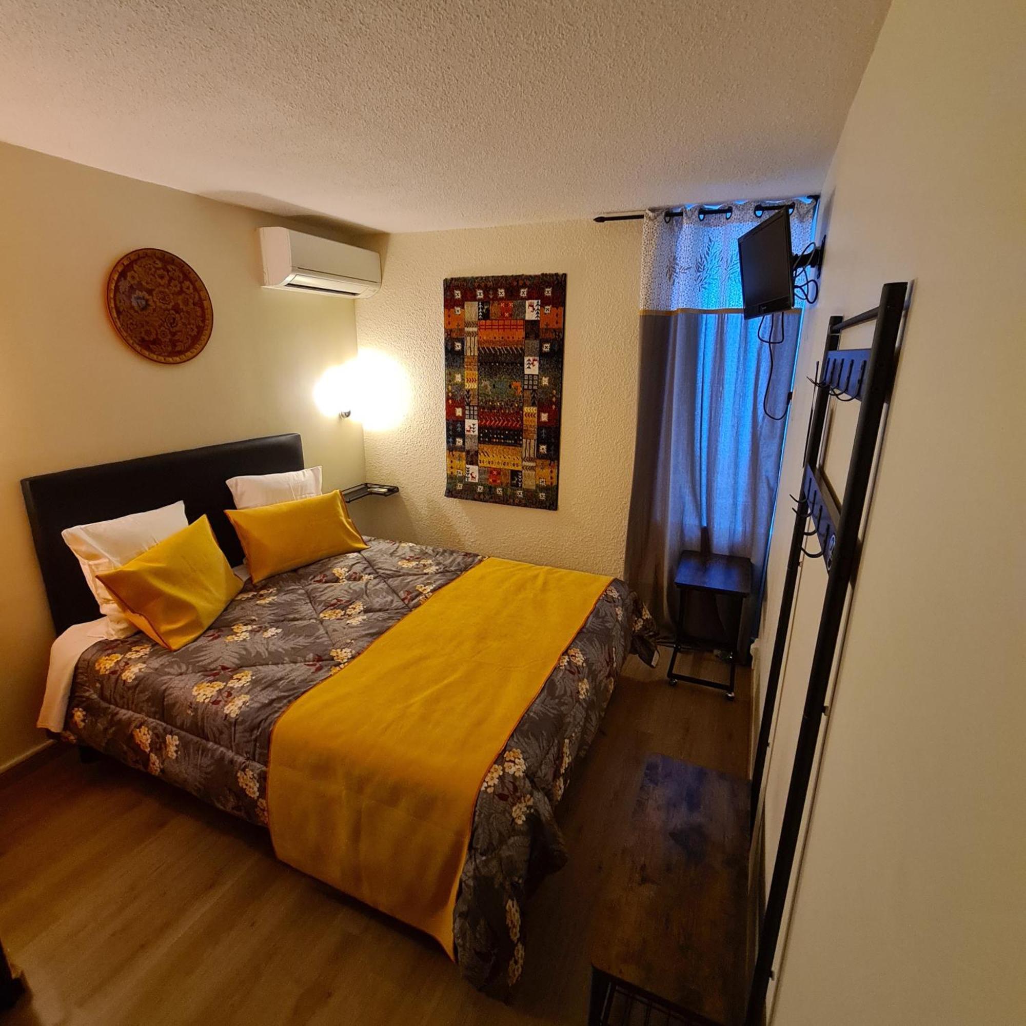 Hotel L'Etoile Aeroport - A61 Carcassonne Eksteriør bilde