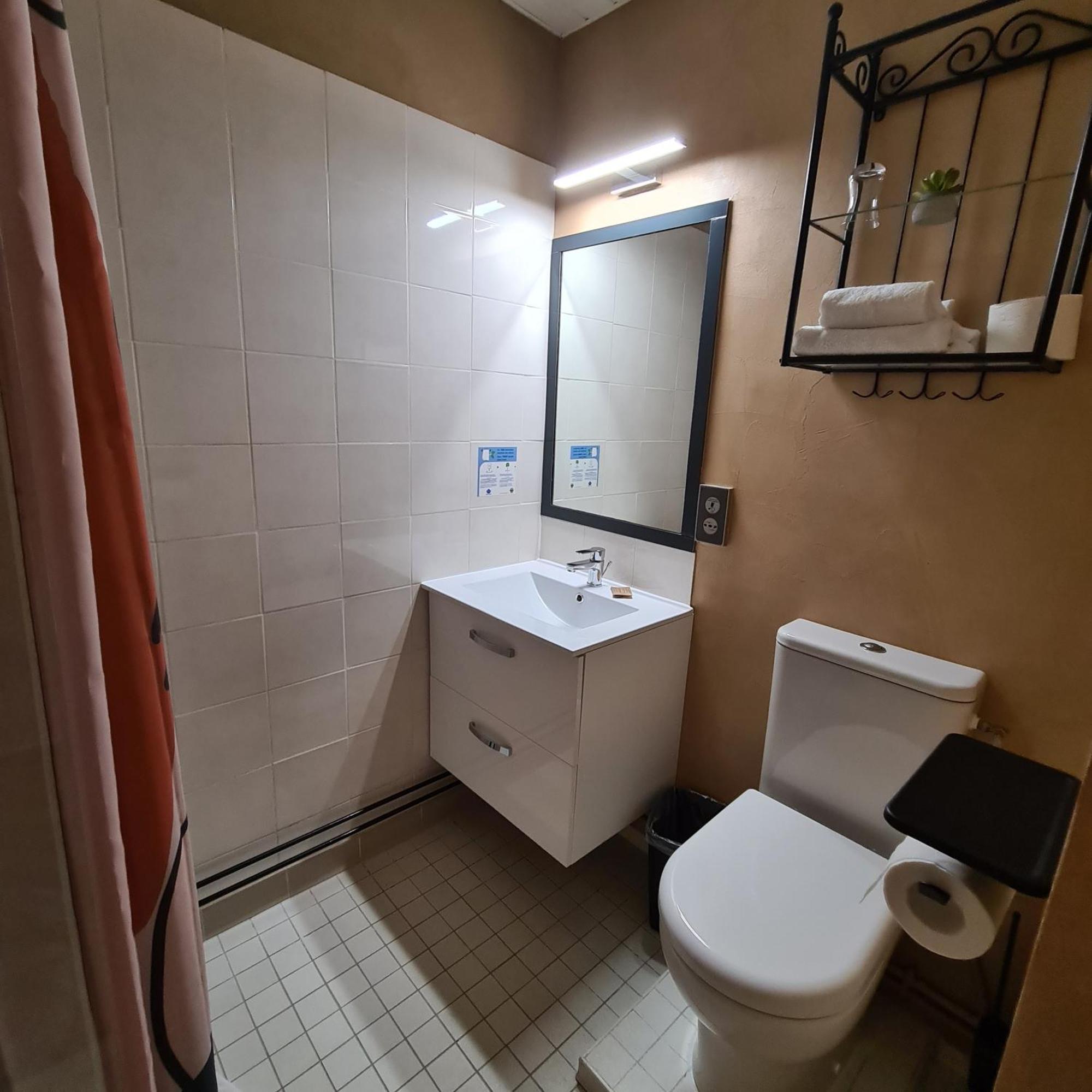 Hotel L'Etoile Aeroport - A61 Carcassonne Eksteriør bilde