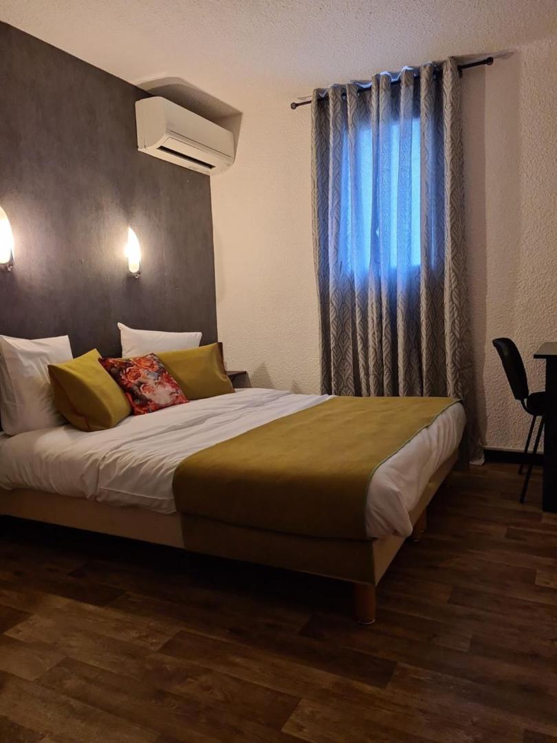 Hotel L'Etoile Aeroport - A61 Carcassonne Eksteriør bilde